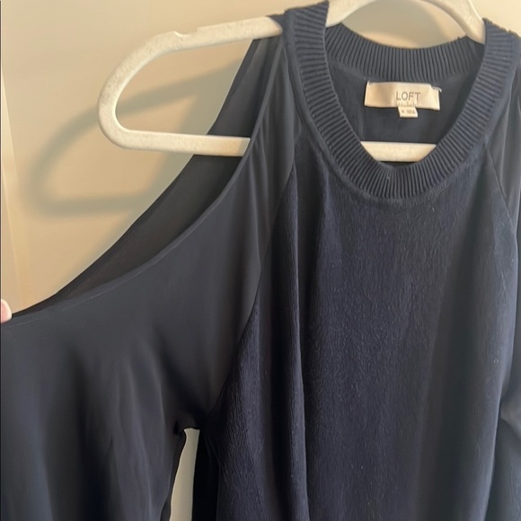 LOFT Women's navy blue cold shoulder Top - Picture 3 of 10